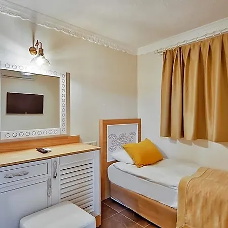 Hotel Crystal Club World Of Colours Comfort Collection 3*
